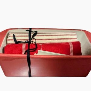 NEW Oui Loaf Pan Baker and Tea Towel Set